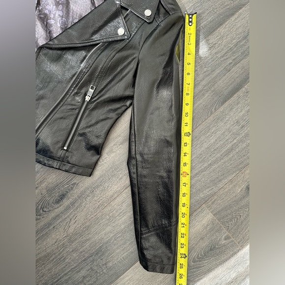 NWOT Guess Women's Sleek Black Faux Leather Biker Jacket - Picture 10 of 12